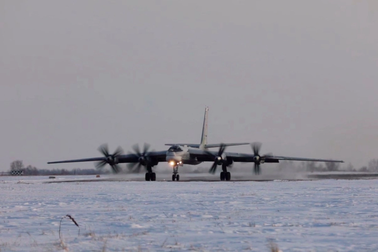 Nga điều máy bay ném bom tuần tra trên biển Nhật Bản