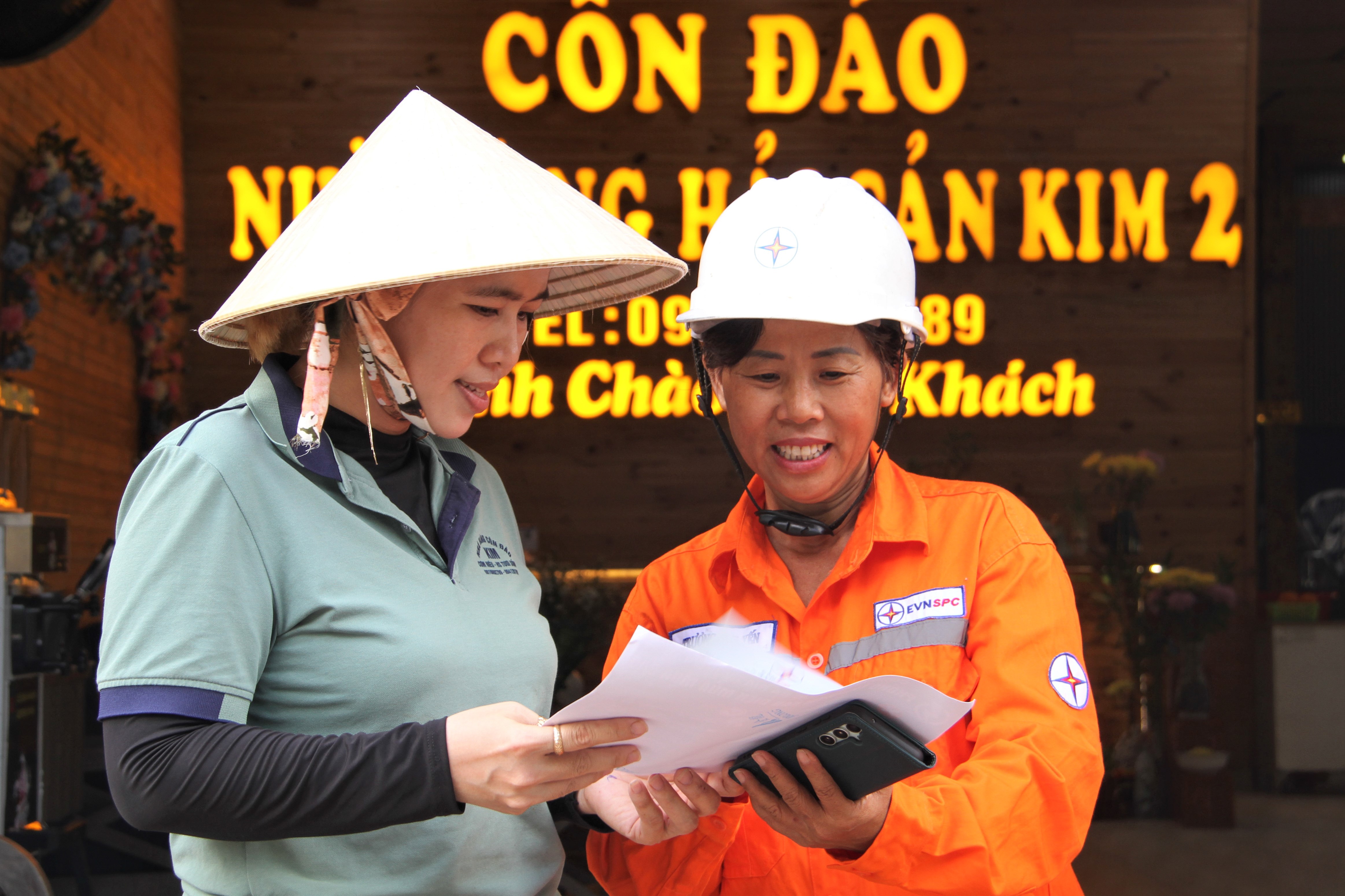 Côn Đảo mỗi ngày thêm sáng cùng điện
