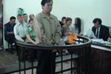 Hoãn phiên xử kiểm sát viên nhận tiền “chạy án”