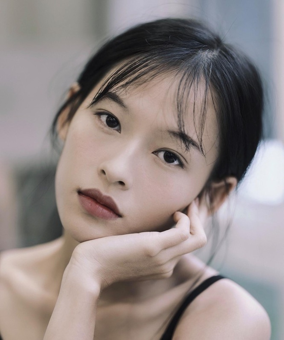 Nữ chính trong MV mới của Erik được săn lùng bởi gương mặt đẹp tựa hoa đán - 17 Nữ chính trong MV mới của Erik được săn lùng bởi gương mặt đẹp tựa hoa đán - 17