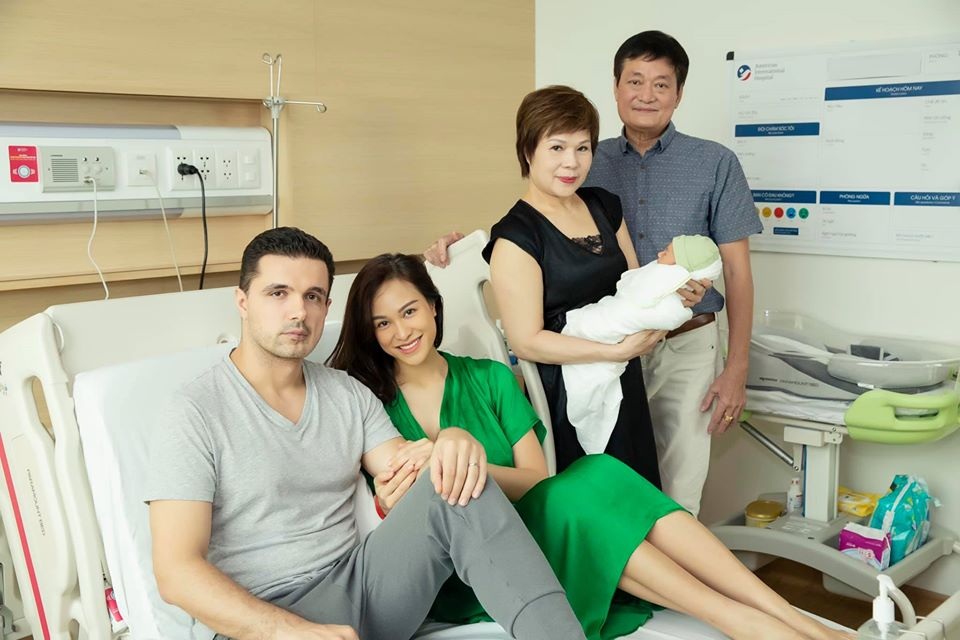 Siêu mẫu Phương Mai tiết lộ chuyện chồng Tây ăn Tết Việt và mẹ chồng “vàng 10” - 4 Siêu mẫu Phương Mai tiết lộ chuyện chồng Tây ăn Tết Việt và mẹ chồng “vàng 10” - 4