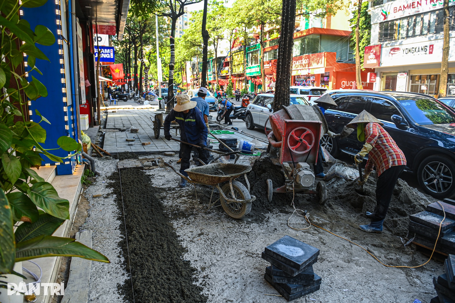Nhiều vỉa hè ở Hà Nội được thay áo mới - 3