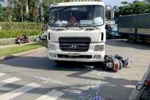 Công an tìm nhân thân người phụ nữ chết thảm dưới bánh xe đầu kéo