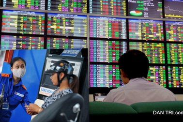 Ám ảnh lạm phát, VN-Index giảm sâu hơn 5 điểm