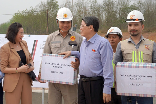 Hai tỉnh giải phóng xong mặt bằng để nâng cấp cao tốc Cam Lộ - La Sơn - 5