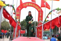 Đắk Lắk: Nữ tân binh duy nhất nhập ngũ nổi bật trong ngày tòng quân