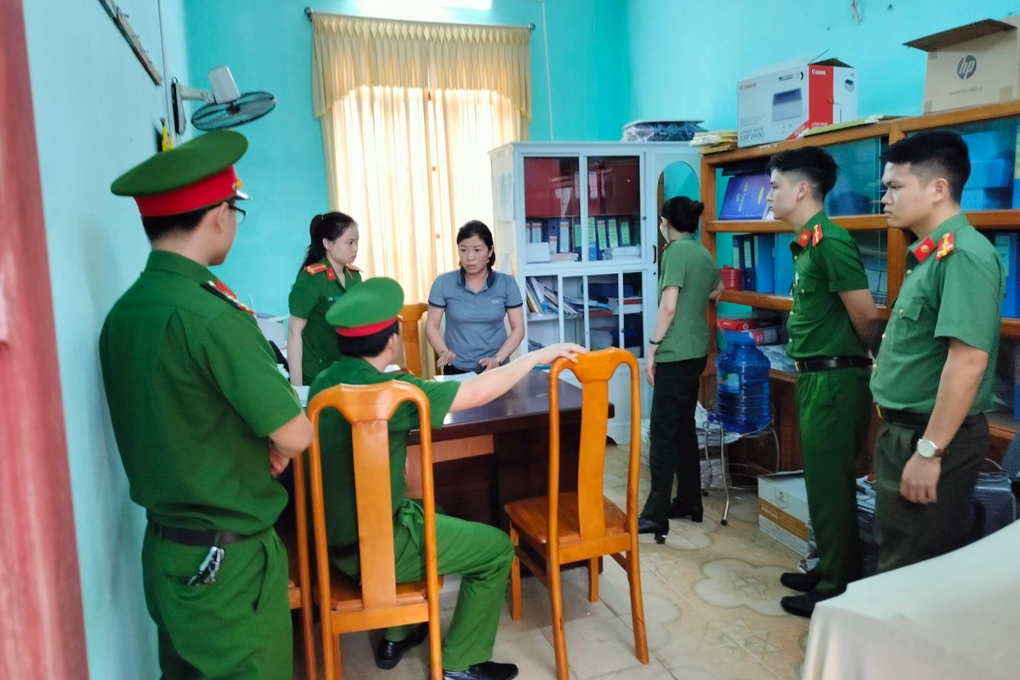 Lật tẩy đường dây làm giả học bạ cho học sinh đi du học - 2 Lật tẩy đường dây làm giả học bạ cho học sinh đi du học - 2