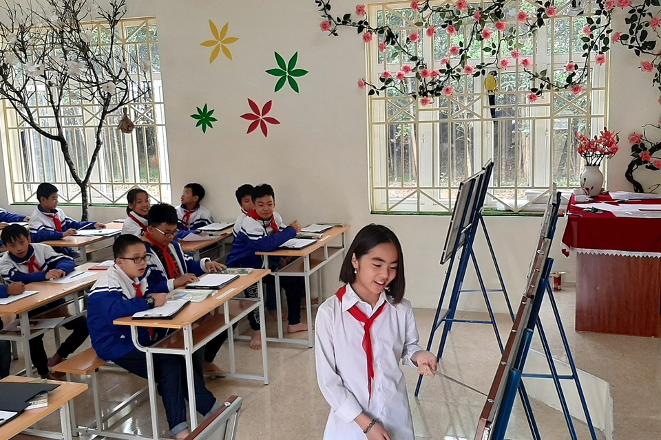 Thầy giáo trẻ Thanh Hóa truyền tình yêu đất nước tới học trò bằng tranh vẽ - 11 Thầy giáo trẻ Thanh Hóa truyền tình yêu đất nước tới học trò bằng tranh vẽ - 11