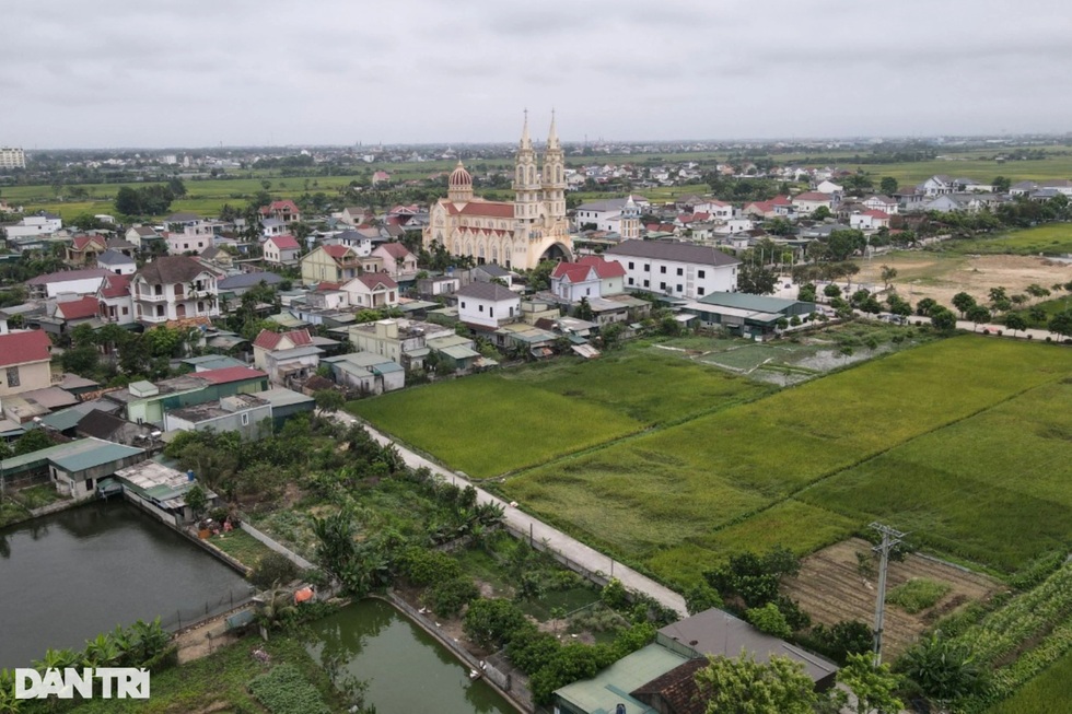 Vùng quê nhan nhản biệt thự, lâu đài được ví như làng châu Âu ở Nghệ An - 2 Vùng quê nhan nhản biệt thự, lâu đài được ví như làng châu Âu ở Nghệ An - 2