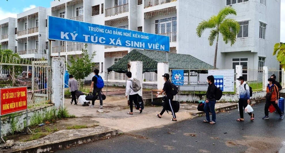 Đón hơn 400 sinh viên, người lao động khó khăn về địa phương - 3 Đón hơn 400 sinh viên, người lao động khó khăn về địa phương - 3