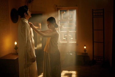 Tranh cãi xung quanh vai diễn của nữ diễn viên 13 tuổi trong phim “Người vợ ba”