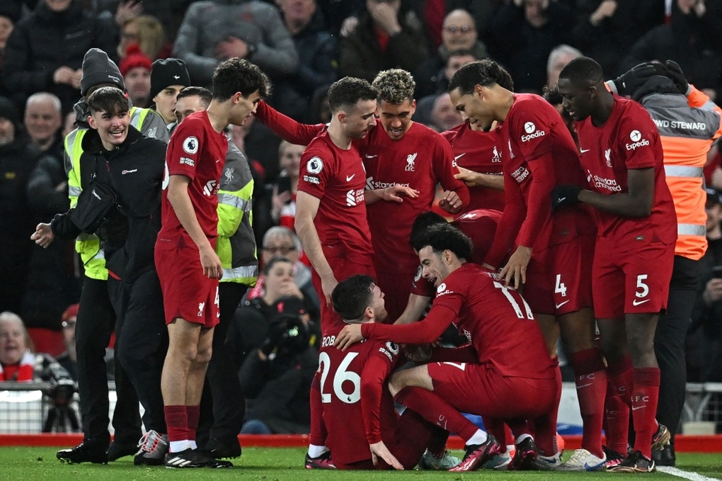 Cổ động viên đốn hạ Robertson khiến Klopp nổi giận - 3 Cổ động viên đốn hạ Robertson khiến Klopp nổi giận - 3