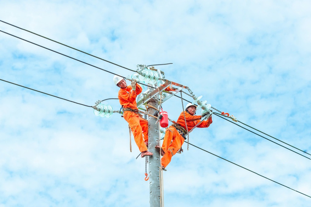 EVNCPC tăng cường các giải pháp đảm bảo cấp điện mùa nắng nóng - 5