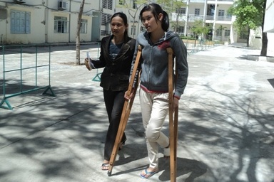 Gieo ước mơ trên đôi nạng gỗ