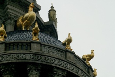 Cận cảnh 6 con gà vàng bạc tỉ trên lâu đài của đại gia Hà Nội