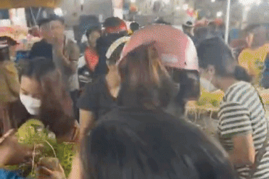 Mãng cầu Xiêm "sốt" điên đảo cõi mạng, 3h sáng khách xếp hàng tranh mua