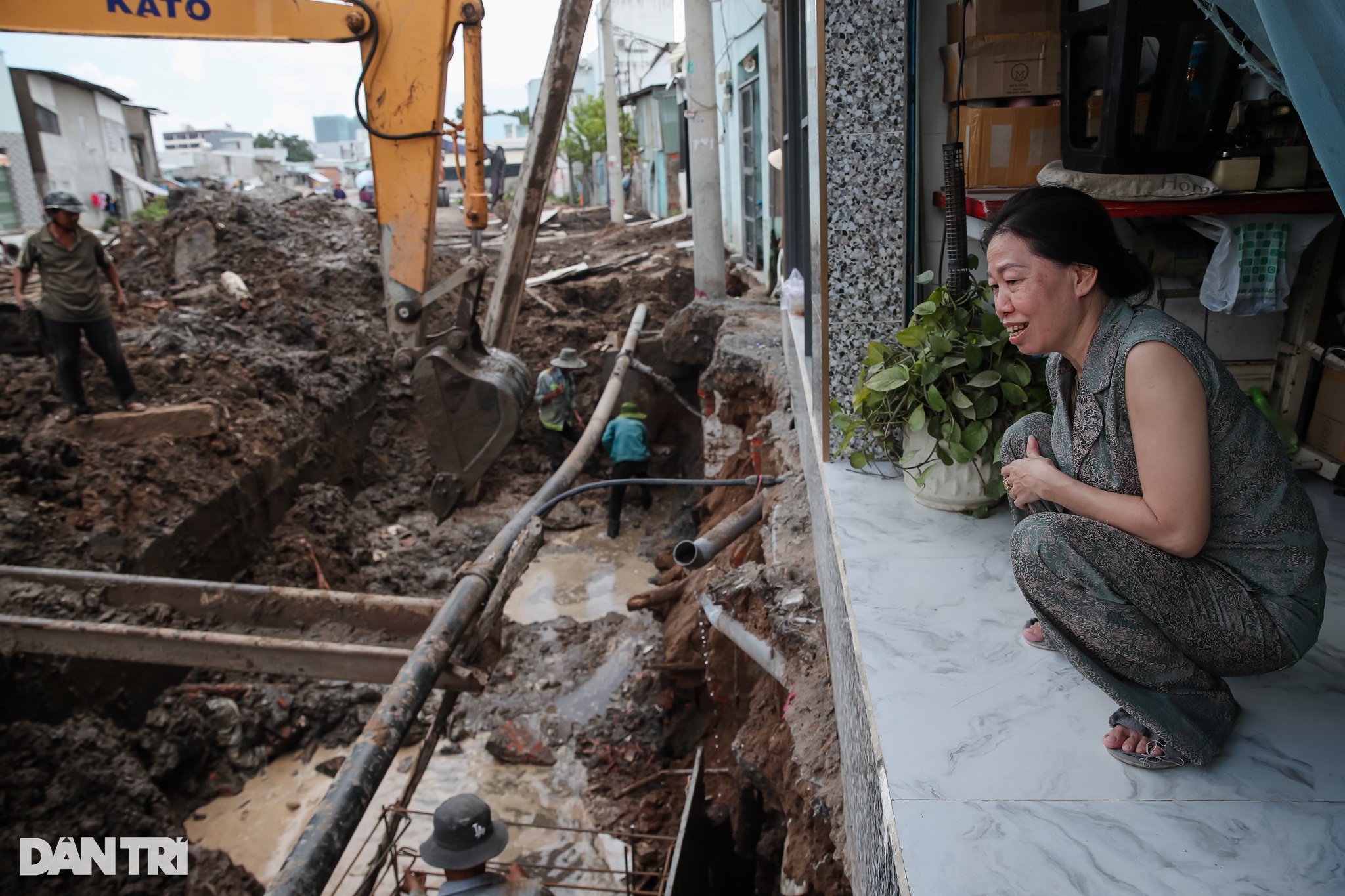 View - Rạch chống ngập gần 900 tỷ đồng ở TPHCM sau 3 năm thi công | Báo Dân trí