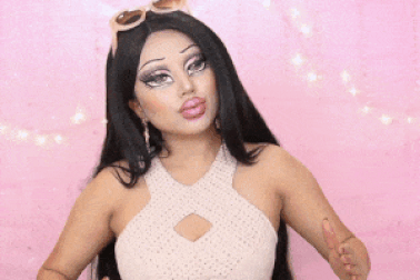 Xem chị dâu Michelle Phan hóa trang thành búp bê gợi cảm