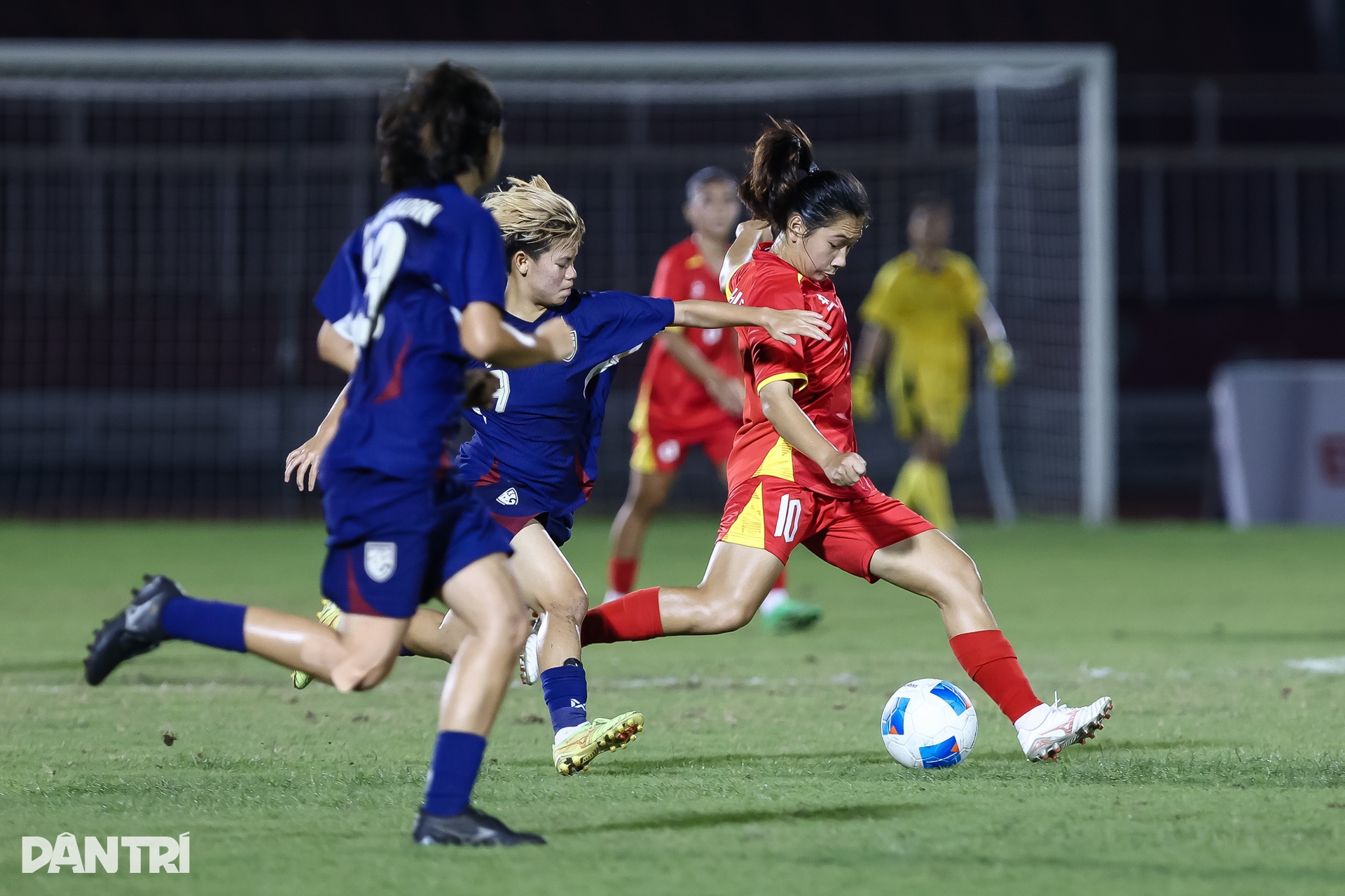 U19 nữ Việt Nam bật khóc sau khi đánh mất ngôi vô địch vào tay người Thái - 5 U19 nữ Việt Nam bật khóc sau khi đánh mất ngôi vô địch vào tay người Thái - 5