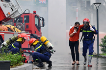 Hơn 600 người diễn tập phòng cháy chữa cháy khu đô thị lớn vùng ven Hà Nội