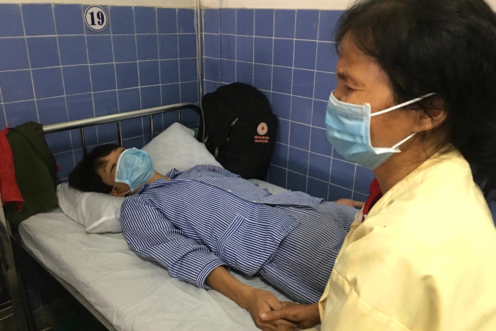 Rớt nước mắt cảnh người mẹ suy tim ôm bụng đói giành giật sự sống cho con - 3 Rớt nước mắt cảnh người mẹ suy tim ôm bụng đói giành giật sự sống cho con - 3
