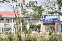 Kỷ luật hiệu trưởng vì để... vợ gửi clip nhạy cảm cho nhân viên nữ