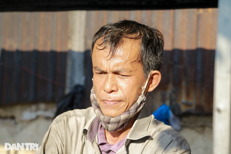 Bươn chải đủ nghề, người đàn ông chọn bán bánh xèo nuôi 3 con ăn học - 5 Bươn chải đủ nghề, người đàn ông chọn bán bánh xèo nuôi 3 con ăn học - 5