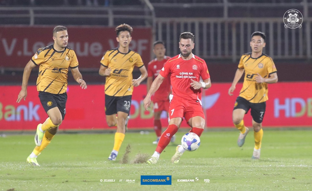 Cầu thủ Lào lập hai siêu phẩm bàn thắng tại V-League - 1