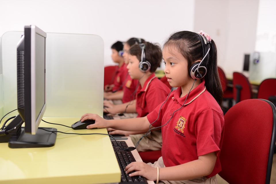 Vai trò của nhà trường trong hành trình phát triển của trẻ dưới góc nhìn của phụ huynh - 1 Vai trò của nhà trường trong hành trình phát triển của trẻ dưới góc nhìn của phụ huynh - 1