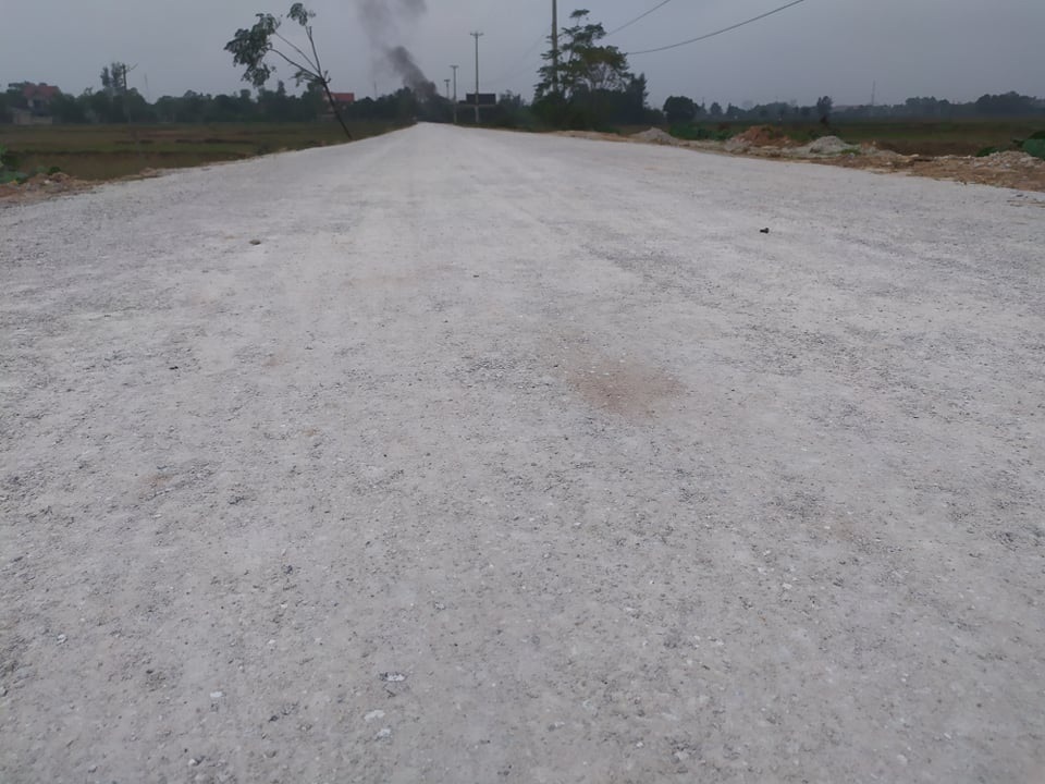 Vụ dân xới đường kiểm tra chất lượng: Nhà thầu đổ lỗi do thiết kế và kinh phí thấp - 5 Vụ dân xới đường kiểm tra chất lượng: Nhà thầu đổ lỗi do thiết kế và kinh phí thấp - 5