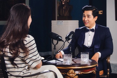 Nguyên Khang tiết lộ góc khuất sau ánh hào quang sân khấu với MC Huyền Châu