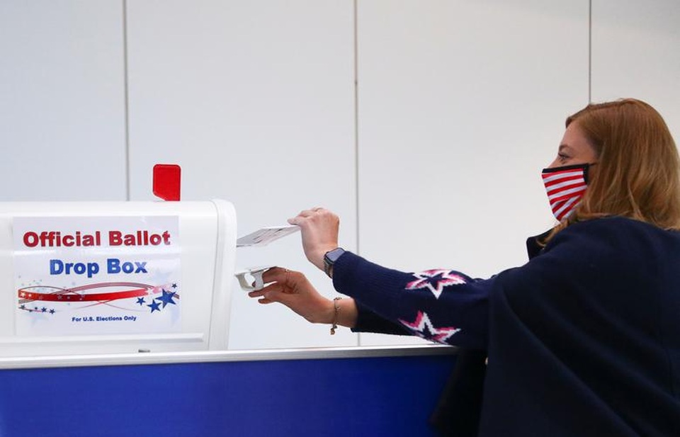 Bầu cử Mỹ 2020: Người Mỹ xếp hàng dài bỏ phiếu - 10 Bầu cử Mỹ 2020: Người Mỹ xếp hàng dài bỏ phiếu - 10
