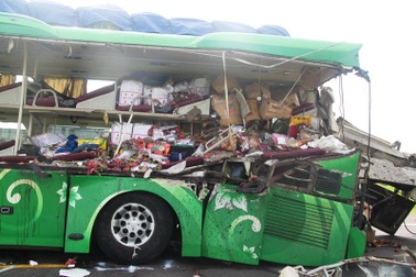 Khởi tố vụ TNGT thảm khốc làm 5 người chết