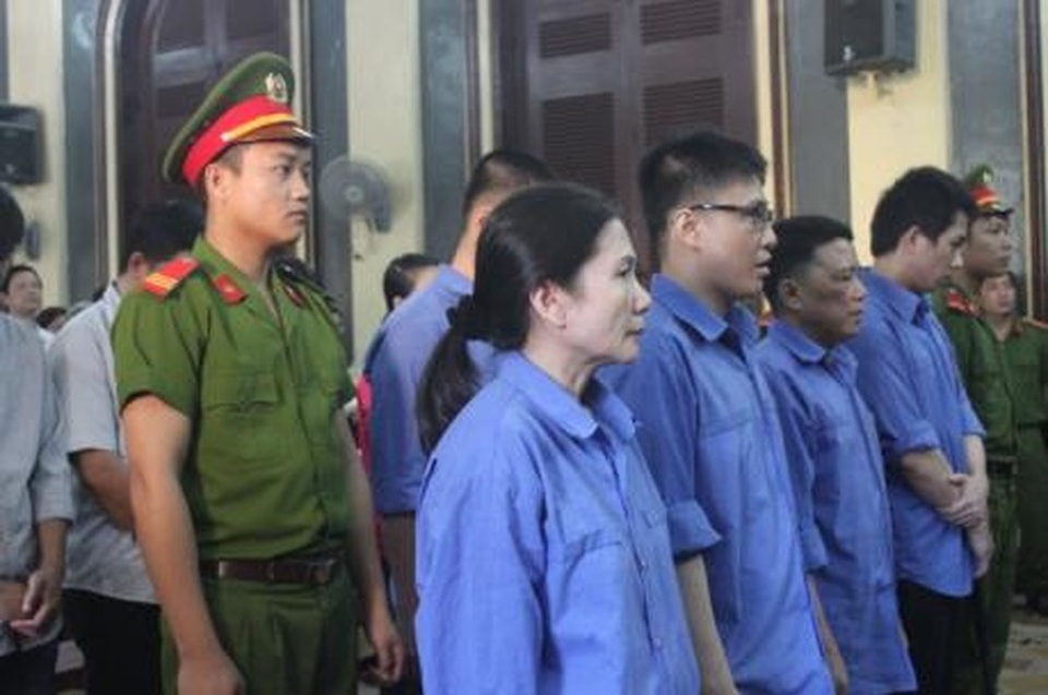 Tuyên tù chung thân bị cáo Nguyễn Thị Hoàng Oanh là chưa đủ! - 1 Tuyên tù chung thân bị cáo Nguyễn Thị Hoàng Oanh là chưa đủ! - 1