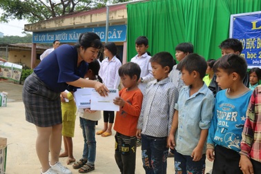 120 học sinh khó khăn, học giỏi của tỉnh Đắk Nông được nhận học bổng Grobest