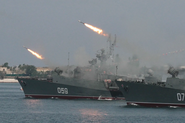 Tàu chiến Nga bắn cảnh cáo tàu hàng ở Biển Đen