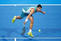 Alcaraz và Medvedev bị loại ở tứ kết Qatar Open 2025