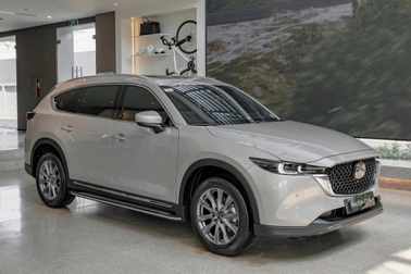 CX-8 có bản tiêu chuẩn mới giá chưa đến 900 triệu, đấu cả SUV cỡ D lẫn C