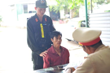 CSGT truy bắt đối tượng trốn lệnh truy nã