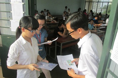 Ai chịu trách nhiệm quản lý hồ sơ thí sinh?