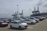 Ồ ạt về Việt Nam, giá xe nhập ngày càng rẻ