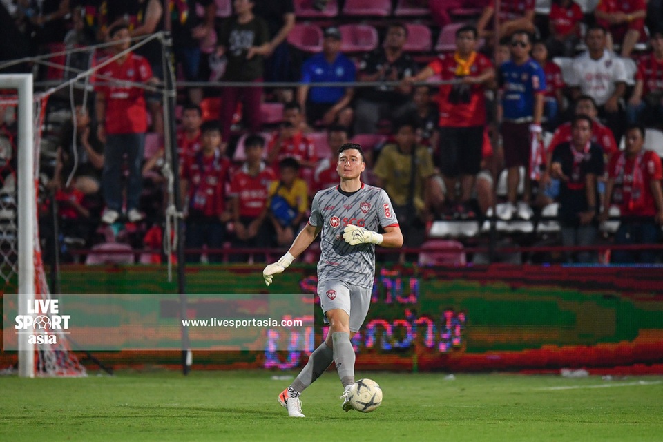 HLV Muangthong hé lộ nguyên nhân Đặng Văn Lâm ngồi dự bị - 2 HLV Muangthong hé lộ nguyên nhân Đặng Văn Lâm ngồi dự bị - 2
