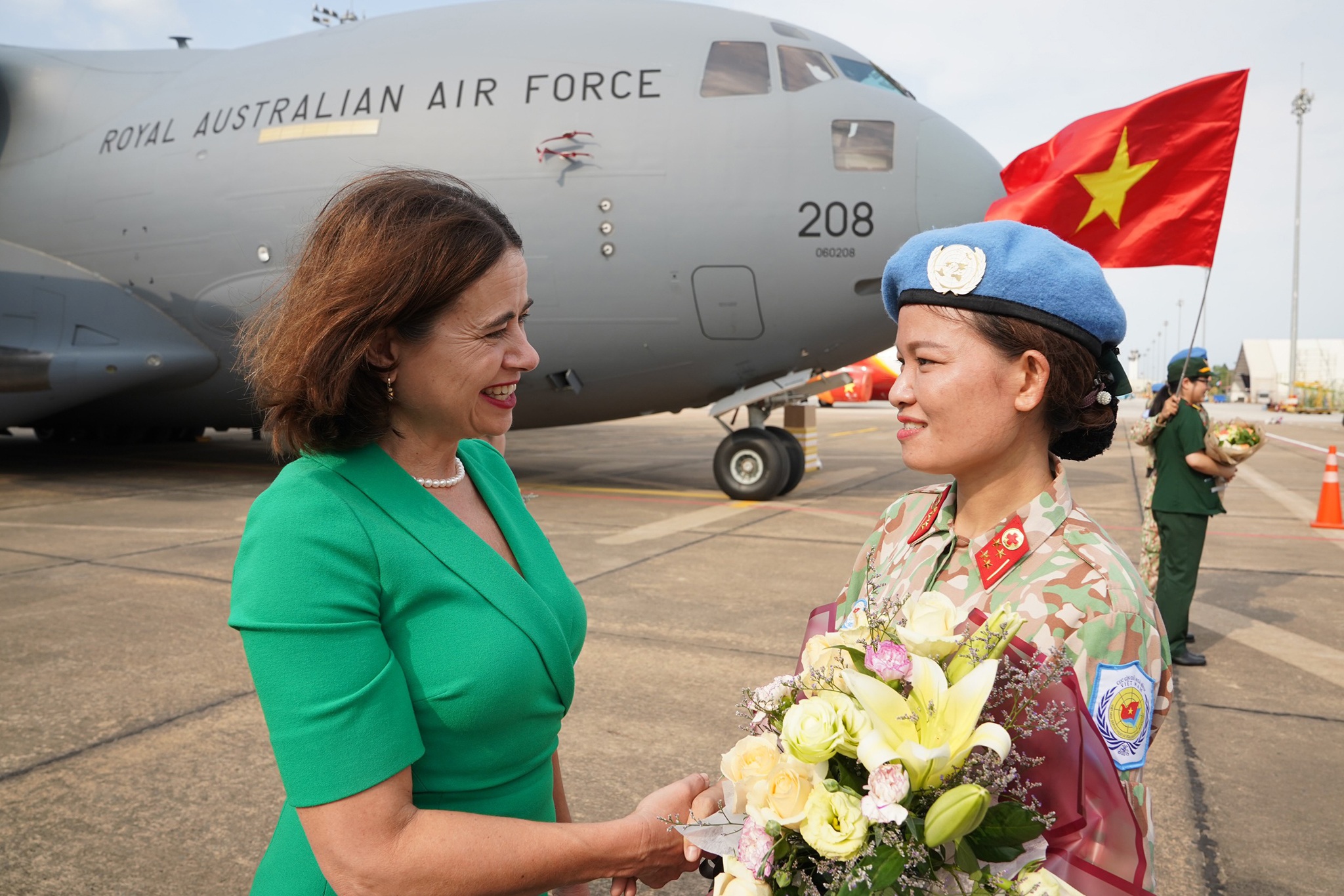 Xúc động giờ phút chia tay chiến sĩ mũ nồi xanh lên đường sang Nam Sudan - 11 Xúc động giờ phút chia tay chiến sĩ mũ nồi xanh lên đường sang Nam Sudan - 11