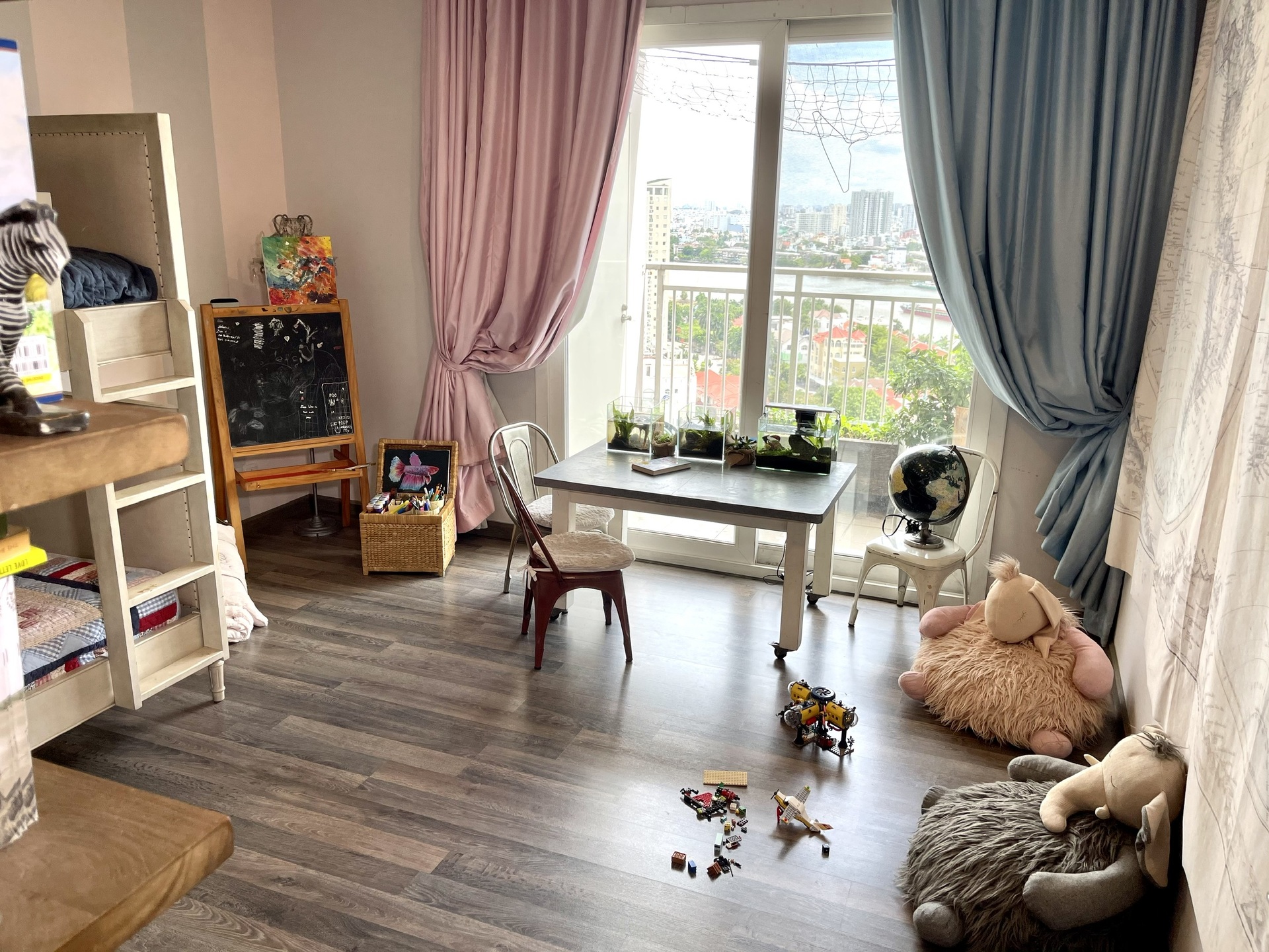 Cận cảnh căn hộ siêu sang nhưng đầy ấm cúng của ca sĩ Hồng Nhung - 10 Cận cảnh căn hộ siêu sang nhưng đầy ấm cúng của ca sĩ Hồng Nhung - 10