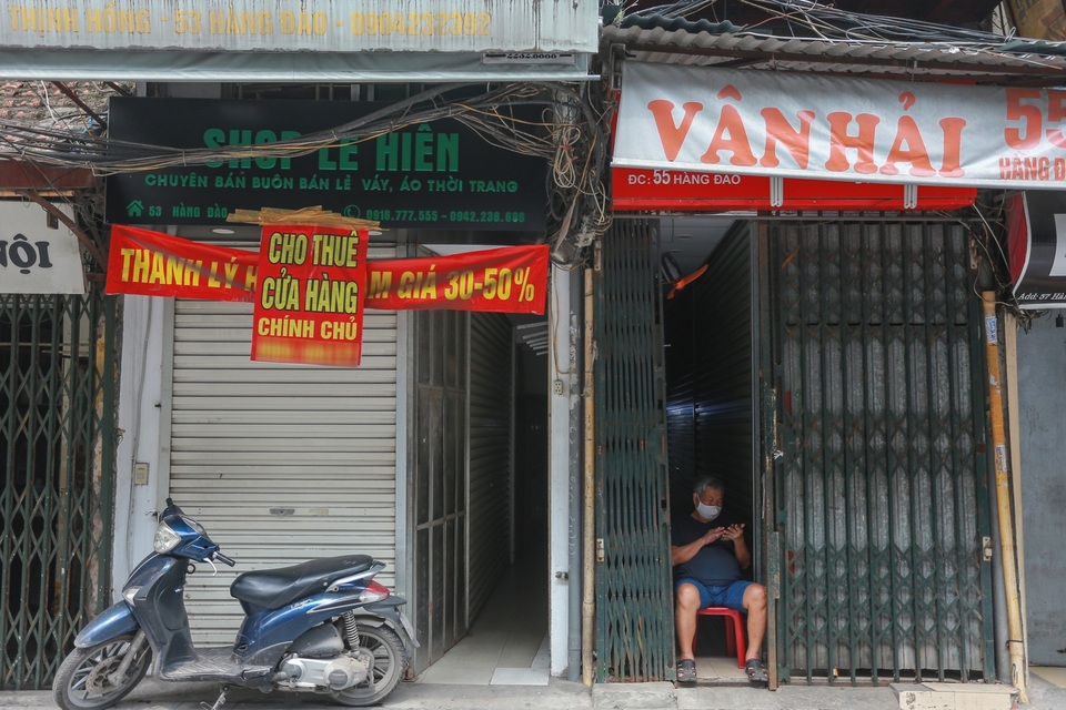 Loạt cửa hàng ở Hà Nội trả mặt bằng, chủ nhà méo mặt tìm khách thuê - 2 Loạt cửa hàng ở Hà Nội trả mặt bằng, chủ nhà méo mặt tìm khách thuê - 2