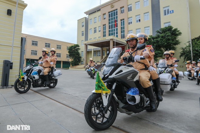 25 nữ chiến sĩ CSGT xinh đẹp luyện lái xe đặc chủng - 13 25 nữ chiến sĩ CSGT xinh đẹp luyện lái xe đặc chủng - 13