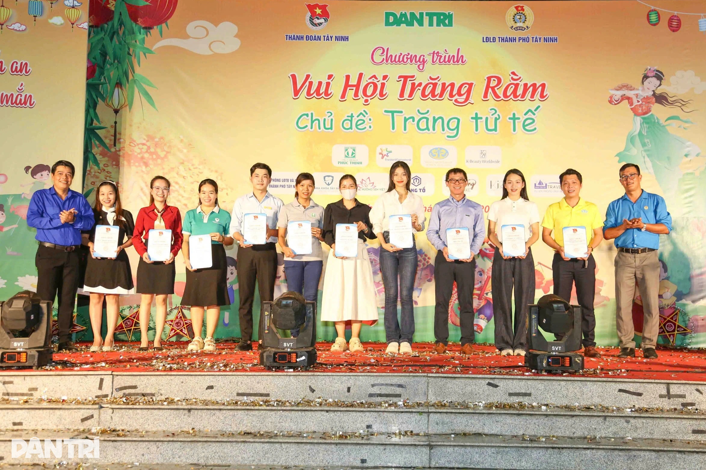 View - Báo Dân trí mang niềm vui Trung thu đến hàng nghìn em nhỏ tại Tây Ninh | Báo Dân trí