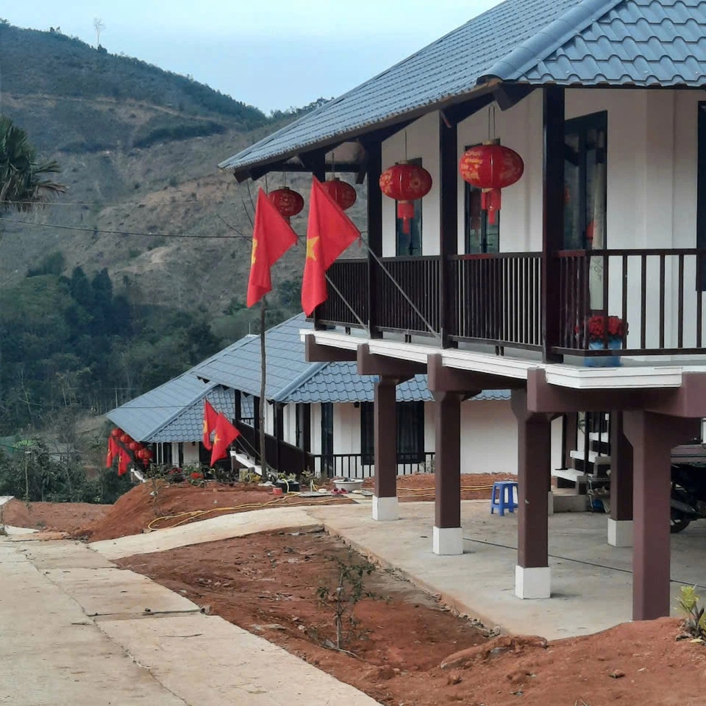 Người dân khu tái định cư Làng Nủ tất bật gói bánh chưng đón Tết - 3 Người dân khu tái định cư Làng Nủ tất bật gói bánh chưng đón Tết - 3