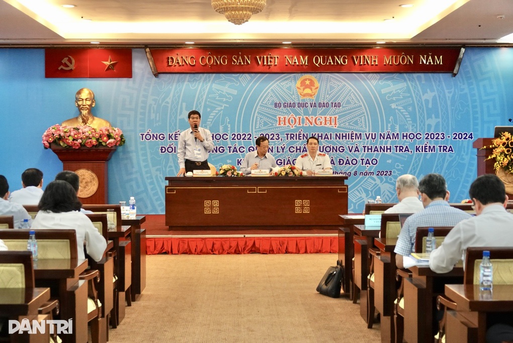 Xem xét khởi tố thí sinh chụp ảnh đề thi tốt nghiệp THPT gửi ra ngoài - 2 Xem xét khởi tố thí sinh chụp ảnh đề thi tốt nghiệp THPT gửi ra ngoài - 2