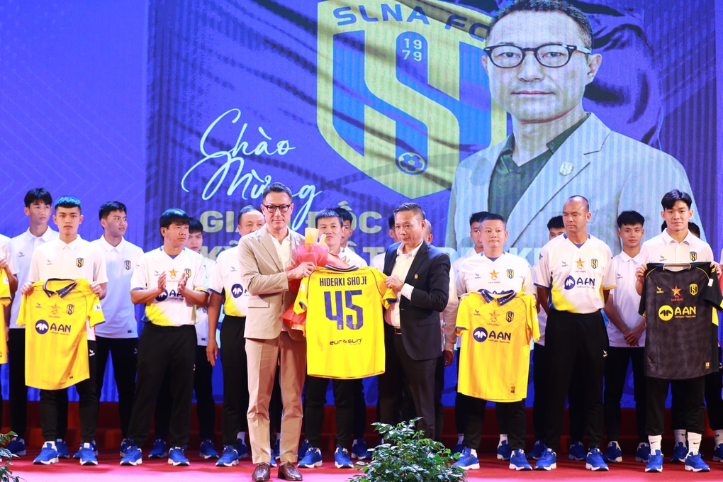 SL Nghệ An tưng bừng xuất quân, quyết đạt thành tích tốt ở V-League - 1 SL Nghệ An tưng bừng xuất quân, quyết đạt thành tích tốt ở V-League - 1